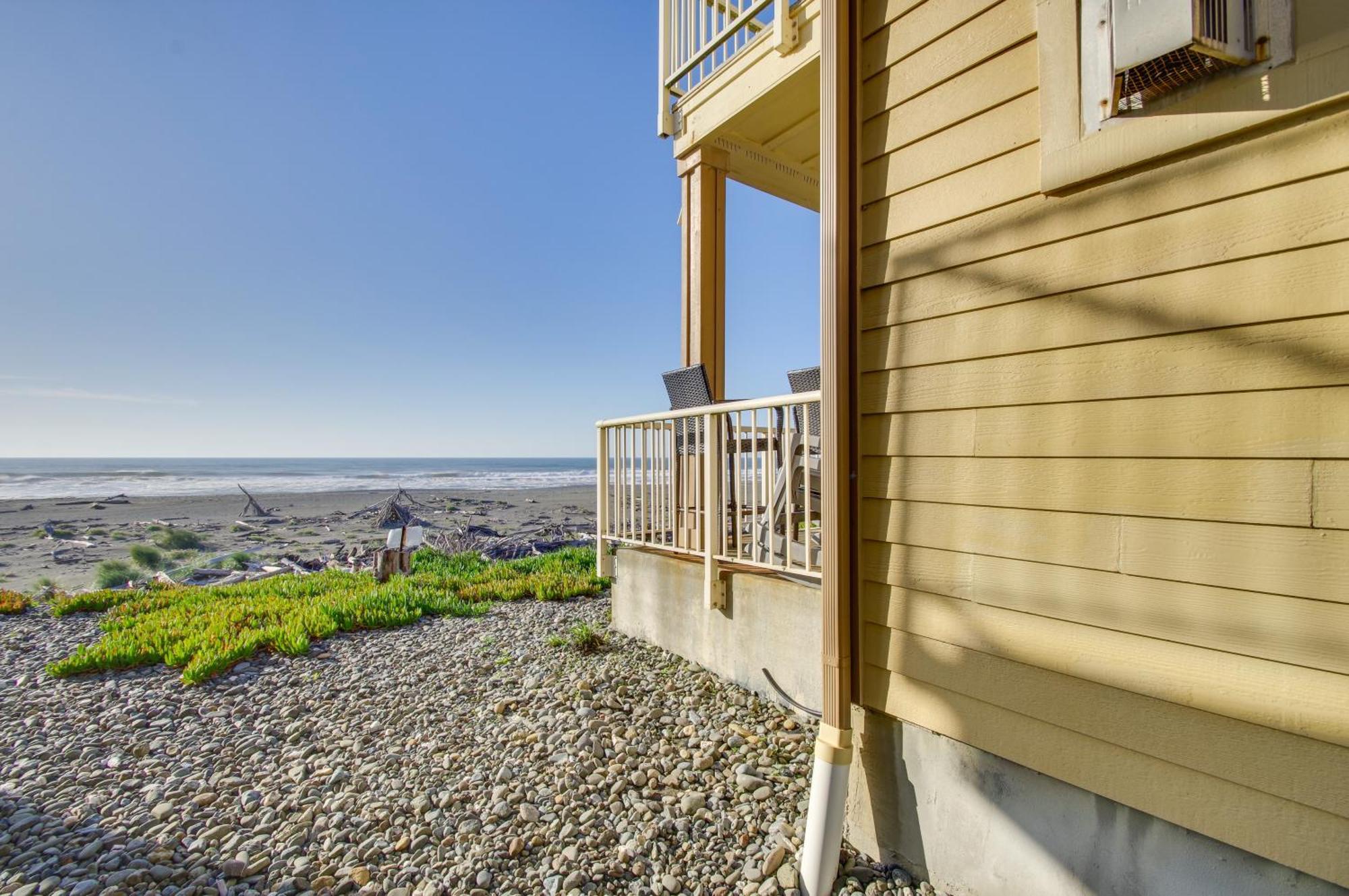 Quiet Waterfront Escape With Hot Tub And Beach Access! جولد بيتش المظهر الخارجي الصورة