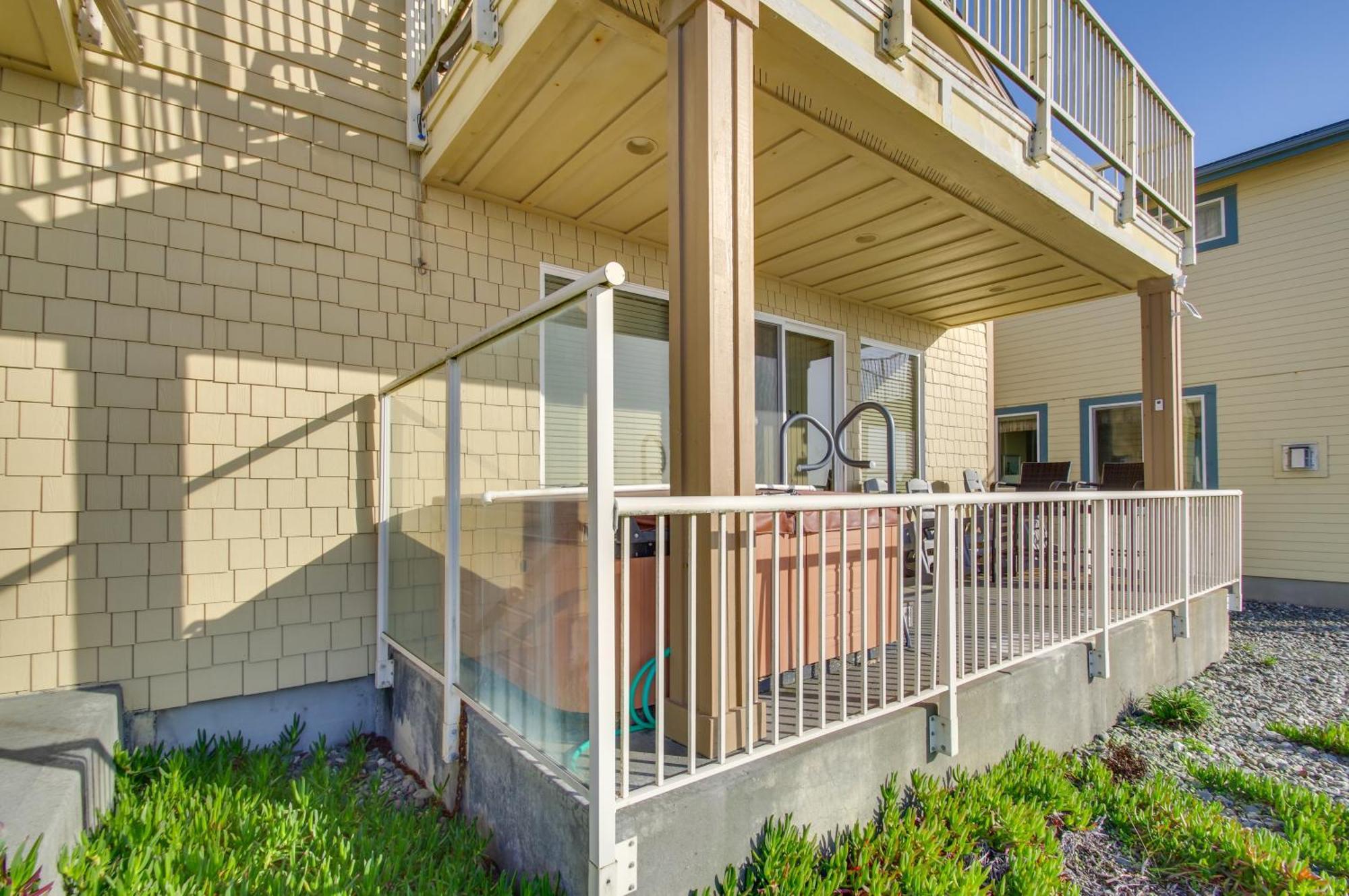 Quiet Waterfront Escape With Hot Tub And Beach Access! جولد بيتش المظهر الخارجي الصورة